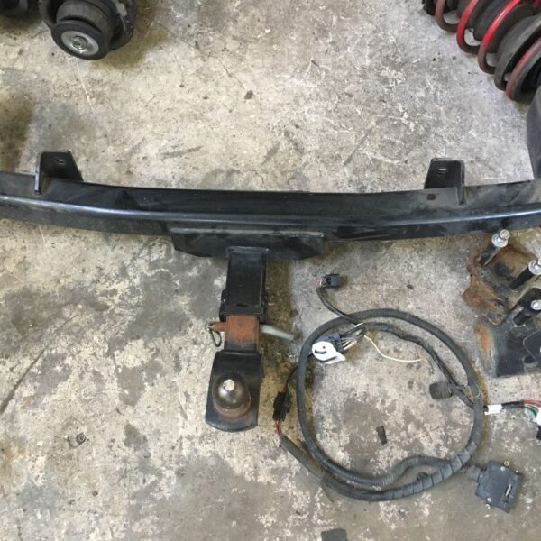 VF SS SV6 Commodore Ute 1600kg Towbar & Fitting Kit
